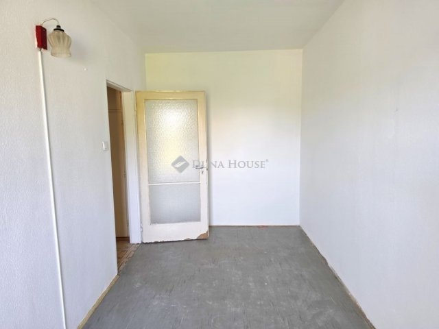 Eladó panellakás, Pécsett 34.9 M Ft, 2 szobás