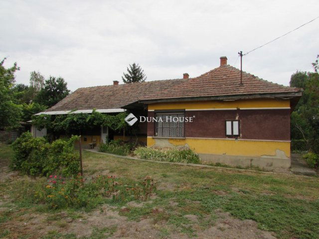 Eladó családi ház, Soponyán 30 M Ft, 3 szobás