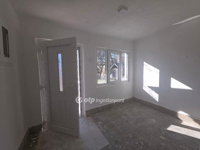 Eladó családi ház, Kispiriten 26.9 M Ft, 4 szobás