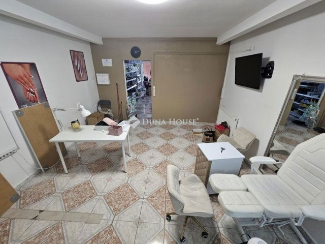 Eladó üzlethelyiség, Szigetszentmiklóson 74.99 M Ft