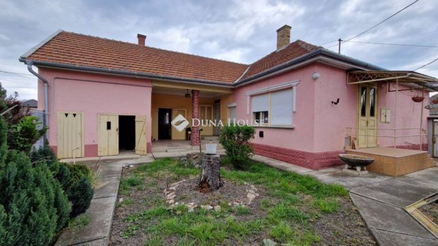 Eladó családi ház, Jászberényben 44.9 M Ft, 4 szobás