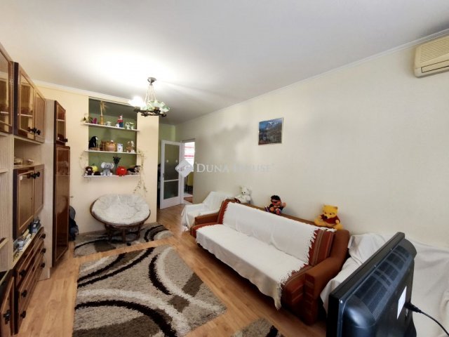 Eladó panellakás, Dunaújvárosban 32.9 M Ft, 2 szobás