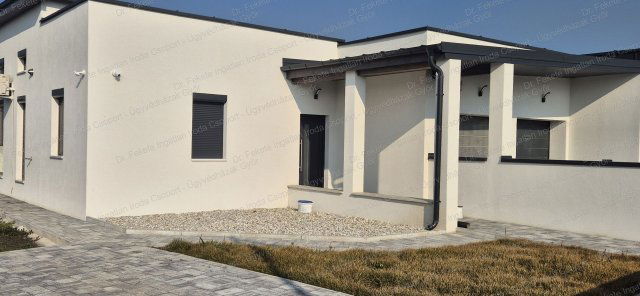 Eladó családi ház, Vámosszabadin 210 M Ft, 4 szobás