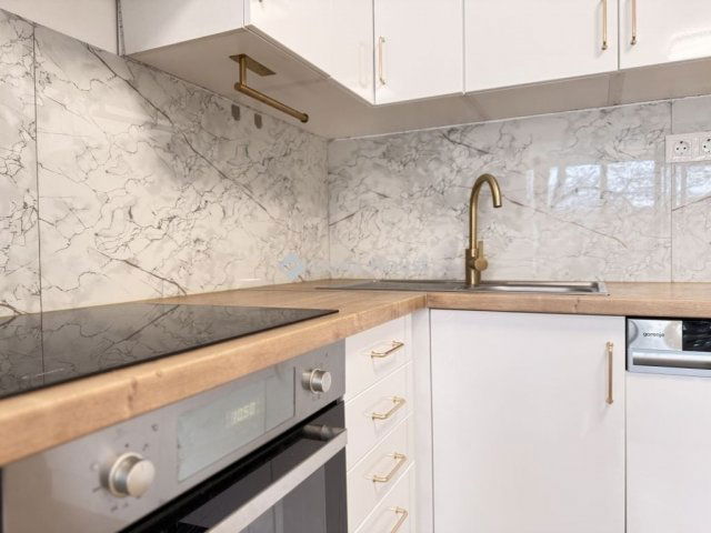 Eladó panellakás, Pécsett 53.9 M Ft, 3 szobás