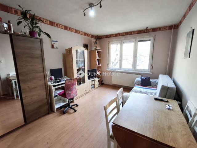 Eladó panellakás, Dunaújvárosban 22.5 M Ft, 1+1 szobás