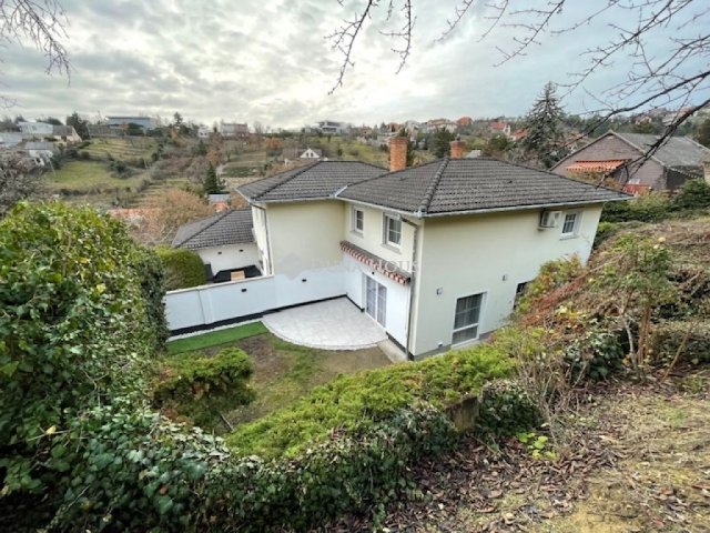 Kiadó téglalakás, albérlet, Pécsett 549 E Ft / hó, 4 szobás