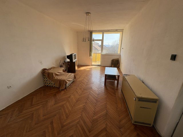 Eladó téglalakás, Esztergomban, Erzsébet Királyné utcában