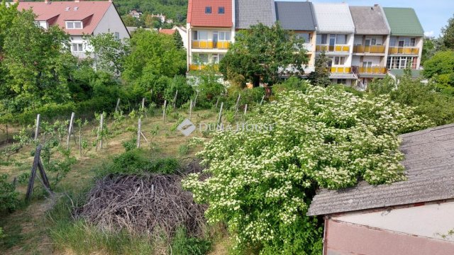 Eladó családi ház, Balatonfüreden, Öreghegyi utcában 240 M Ft