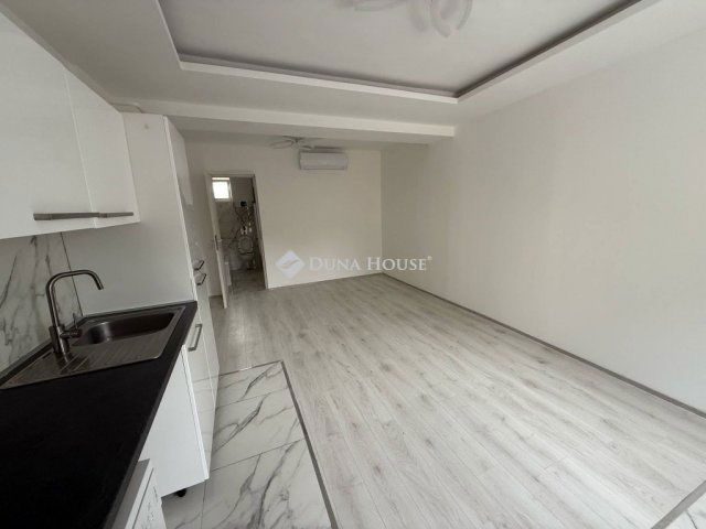 Eladó családi ház, Vecsésen 29.5 M Ft, 1 szobás