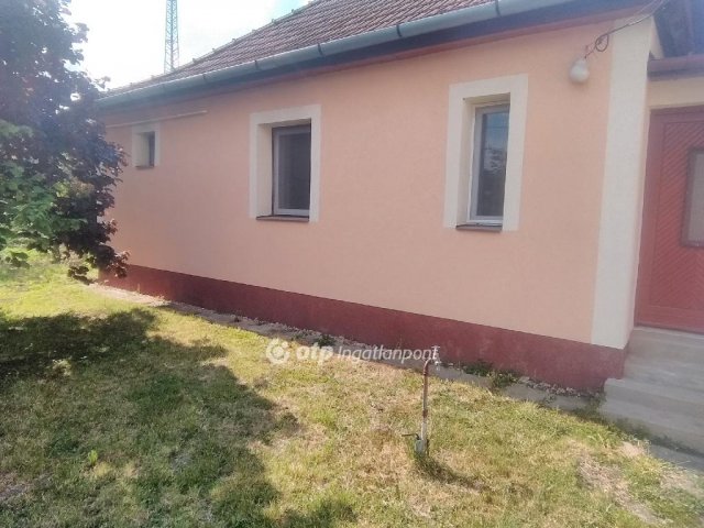 Eladó családi ház, Berettyóújfaluban 42 M Ft, 2 szobás