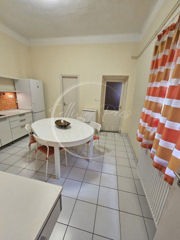 Eladó téglalakás, Pécsett, Mária utcában 61 M Ft, 3 szobás