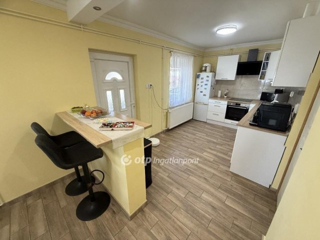 Eladó családi ház, Tiszakécskén 73.9 M Ft, 2 szobás