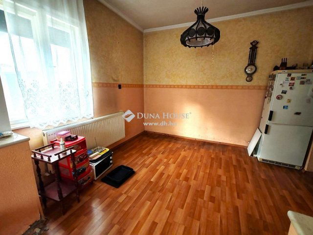 Eladó családi ház, Békéscsabán 27.99 M Ft, 4 szobás