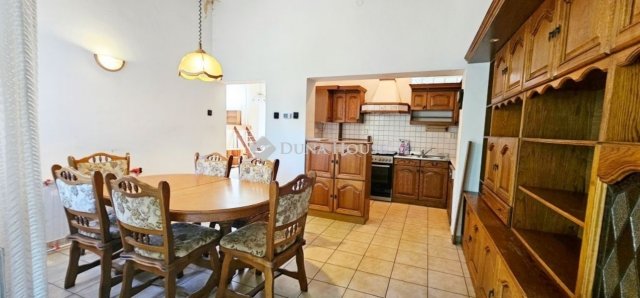 Eladó családi ház, Szombathelyen 68.5 M Ft, 7 szobás