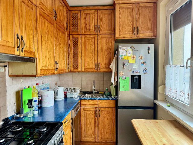 Eladó panellakás, Székesfehérvárott 59.99 M Ft, 3 szobás