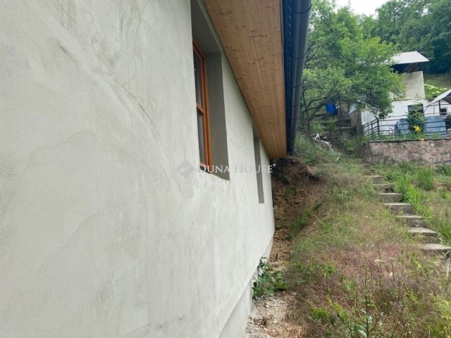 Eladó családi ház, Pécsett 62.9 M Ft, 3 szobás
