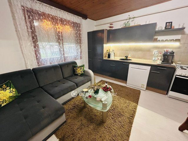 Eladó családi ház, Balsán 30.9 M Ft, 3 szobás