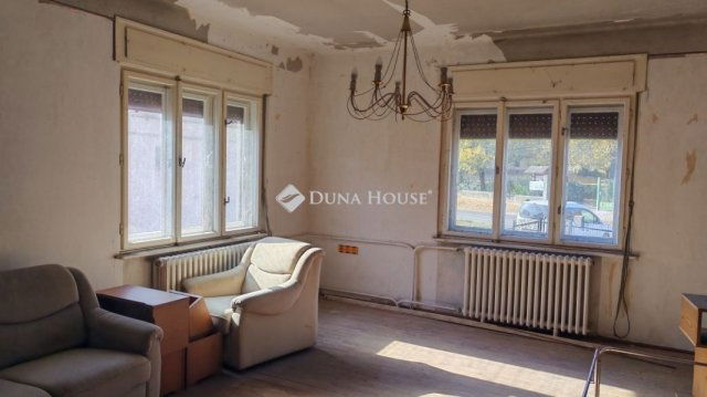 Eladó családi ház, Szigetbecsén 49 M Ft, 2 szobás