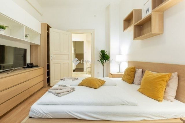 Eladó téglalakás, Budapesten, V. kerületben 60 M Ft, 1 szobás