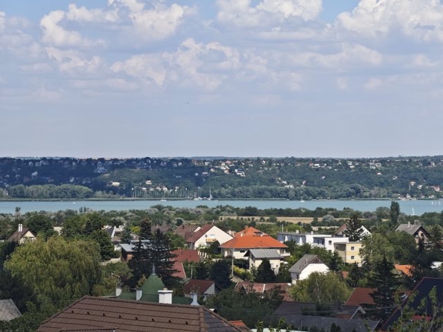Eladó családi ház, Balatonalmádiban 139.9 M Ft, 4+1 szobás