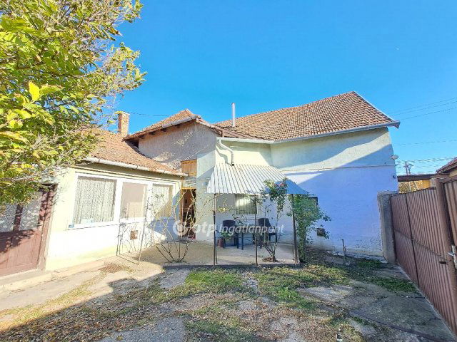 Eladó családi ház, Kiskunfélegyházán 31.99 M Ft, 3 szobás