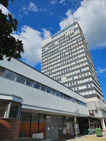 Eladó panellakás, Veszprémben 175 M Ft, 14 szobás