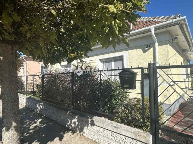 Eladó családi ház, Vecsésen 119 M Ft, 3 szobás