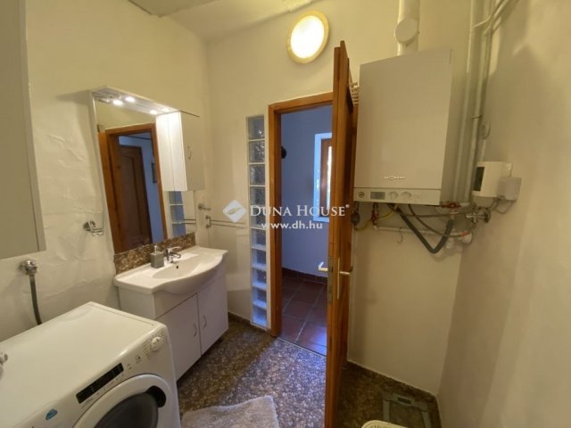 Eladó családi ház, Balatonkenesén 89.9 M Ft, 3 szobás