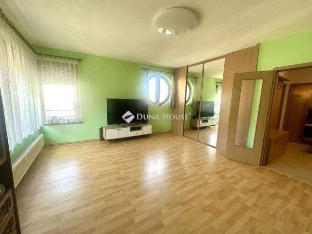 Eladó téglalakás, Budapesten, III. kerületben 110 M Ft, 3 szobás