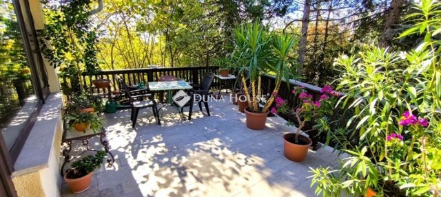 Eladó családi ház, Esztergomban 149.9 M Ft, 9 szobás