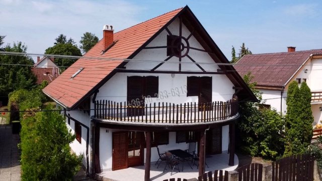 Eladó nyaraló, Balatonszárszón 183 M Ft, 13 szobás