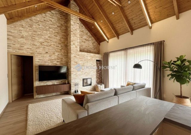 Eladó családi ház, Vonyarcvashegyen 195 M Ft, 4 szobás