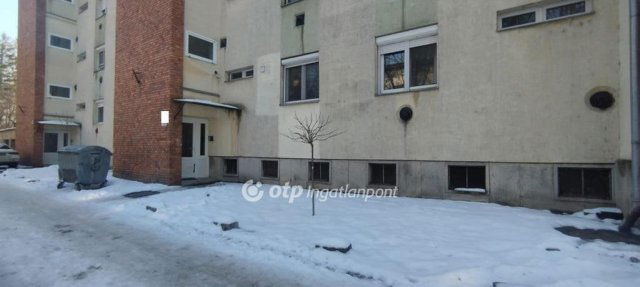 Eladó téglalakás, Szekszárdon 41 M Ft, 2 szobás