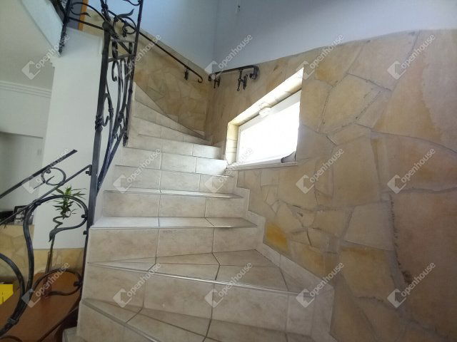 Eladó családi ház, Debrecenben 153 M Ft, 5 szobás