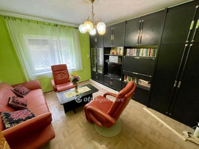 Eladó családi ház, Adásztevelen 28.9 M Ft, 2 szobás