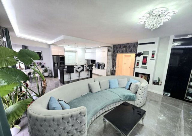 Eladó családi ház, Biatorbágyon 349.9 M Ft, 7 szobás