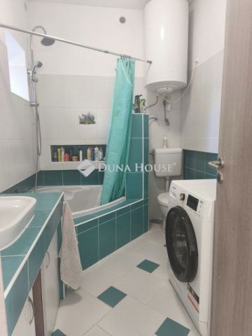 Eladó családi ház, Pécsett 64.9 M Ft, 3 szobás