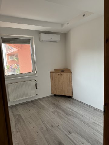 Kiadó téglalakás, albérlet, Debrecenben 300 E Ft / hó, 3 szobás