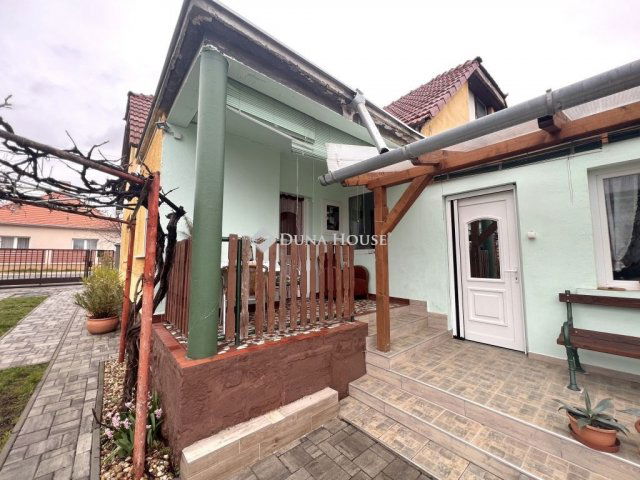 Eladó családi ház, Veszprémben 79.9 M Ft, 4 szobás