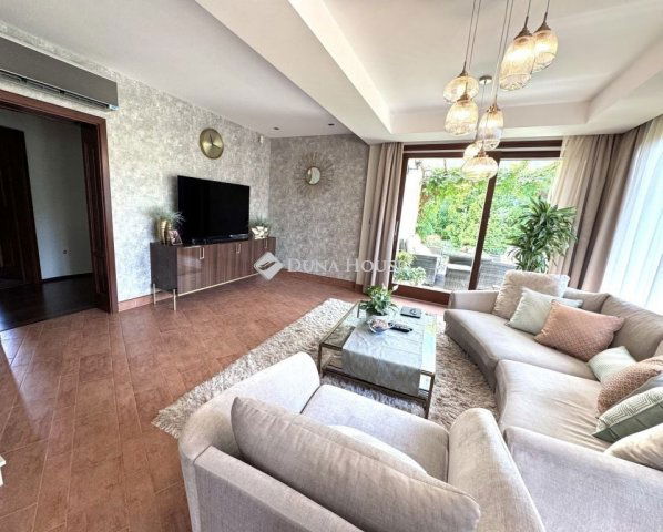 Eladó családi ház, Kecskeméten 219 M Ft, 6 szobás