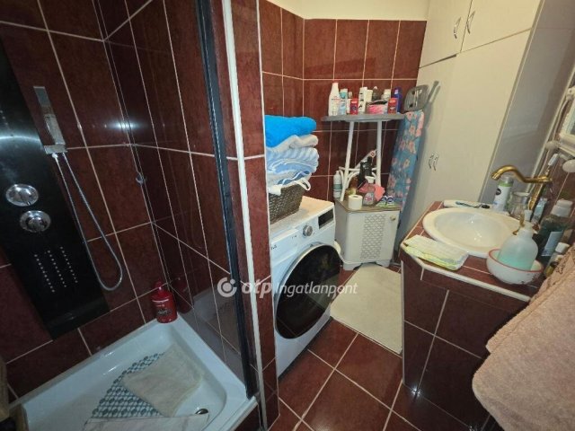 Eladó téglalakás, Hajdúszoboszlón 42 M Ft, 1 szobás