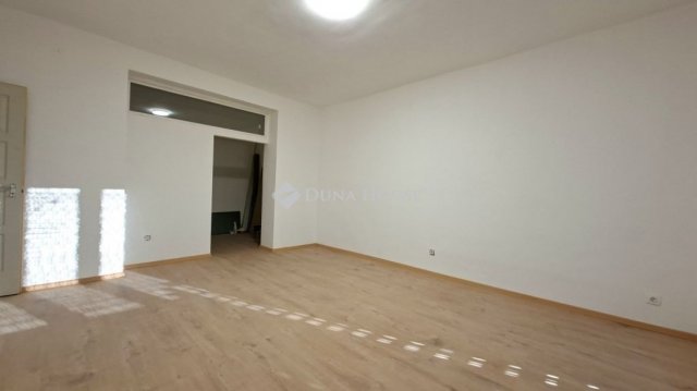 Eladó téglalakás, Komlón 16.9 M Ft, 2 szobás