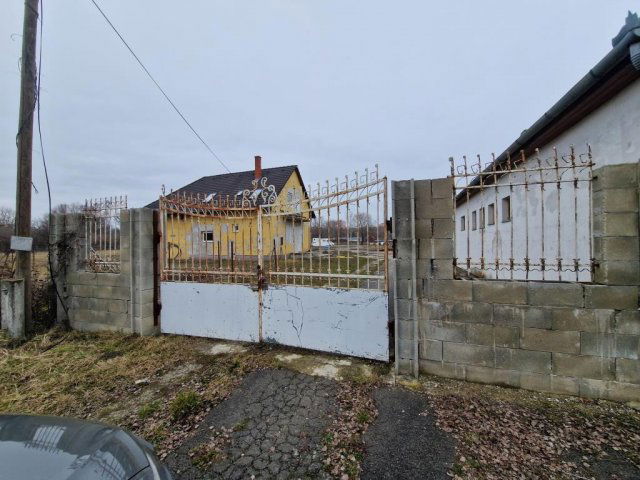 Eladó telek, Kaposváron, Cseri úton 99 M Ft, 2 szobás