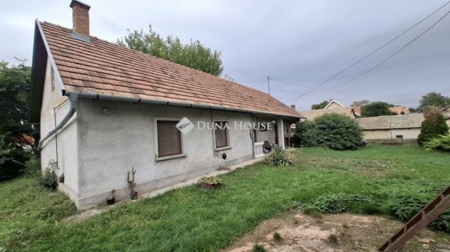 Eladó családi ház, Solton 20.3 M Ft, 2 szobás