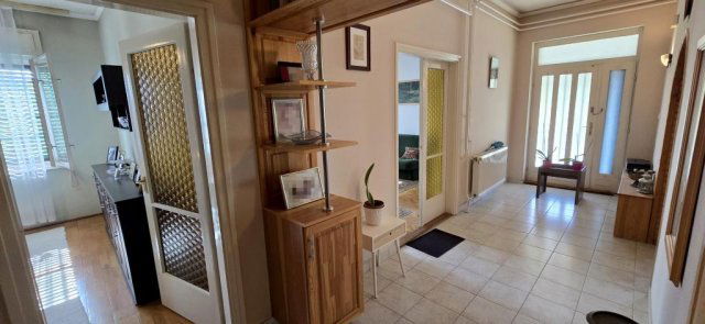 Eladó családi ház, Nyáregyházán 124.9 M Ft, 7 szobás