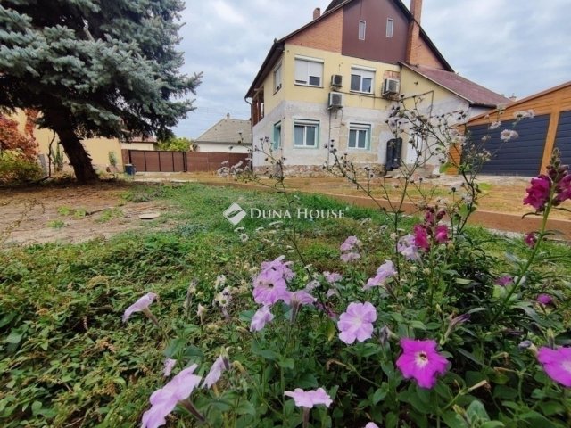 Eladó családi ház, Monoron 149.9 M Ft, 6 szobás