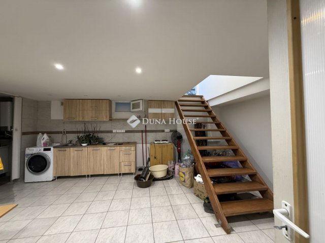 Eladó téglalakás, Budapesten, XX. kerületben 85 M Ft, 5 szobás