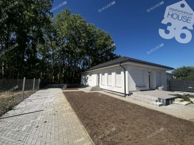 Eladó családi ház, Ballószögön 117.8 M Ft, 4 szobás