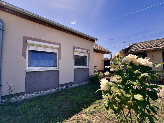 Eladó családi ház, Győrött 52.9 M Ft, 2 szobás