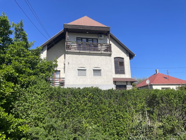 Eladó családi ház, Balatonfüreden 395 M Ft, 7+2 szobás